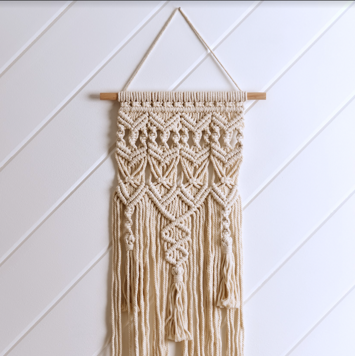 Handmade Organic Cotton Macramé Wall Hanging – Rainbow